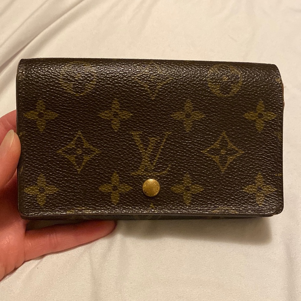 AUTHENTIC LOUIS VUITTON TRESOR WALLET